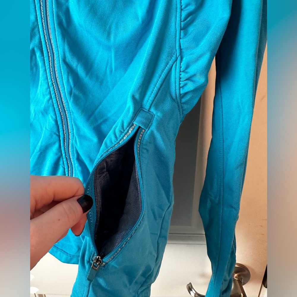 Athleta “Half Mile” Running Zip Up Jacket with Hoodie in Breaker size large - Picture 5 of 16